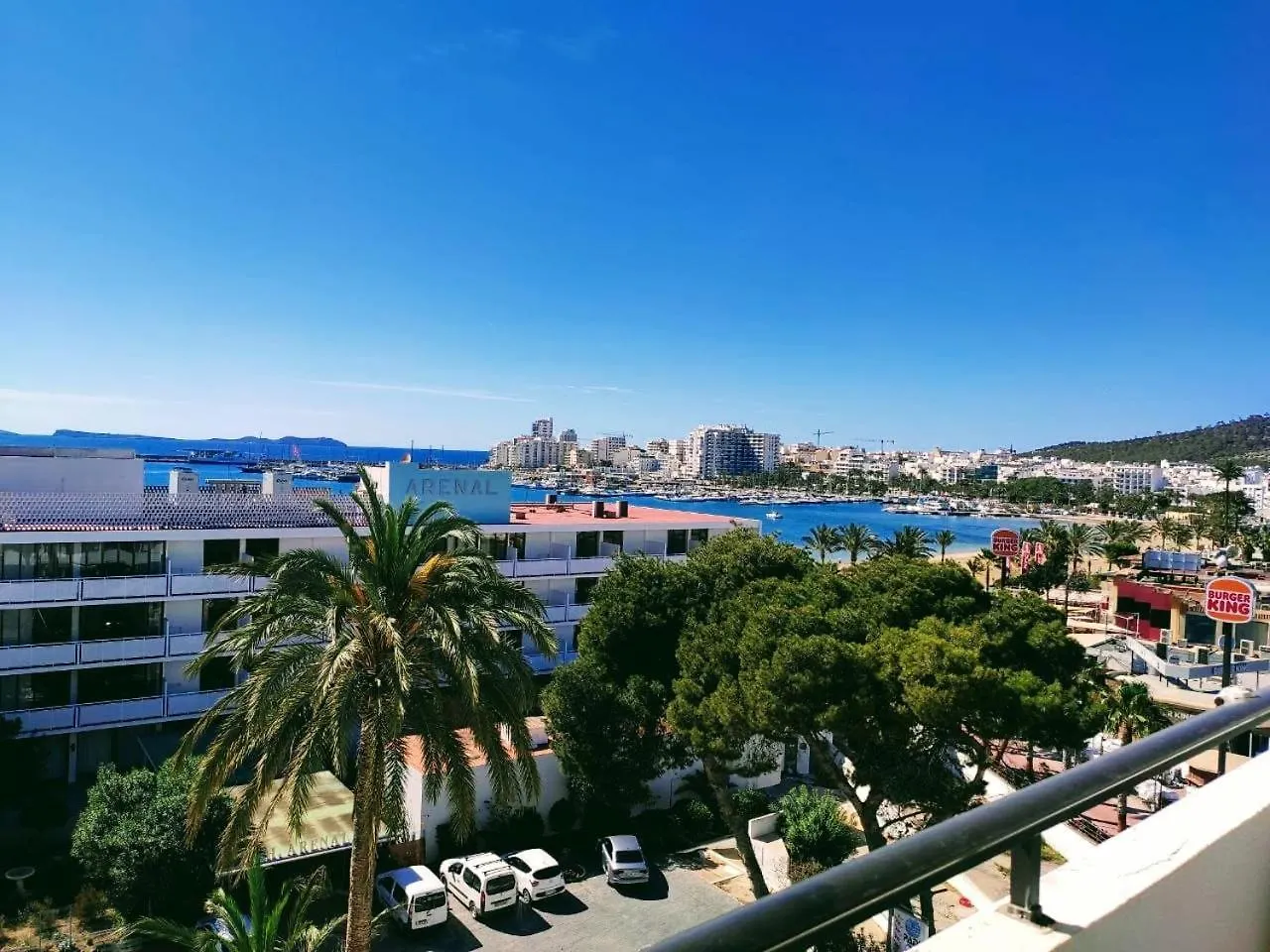 Junto Al Mar Y Las Montanas Sant Antoni de Portmany İspanya